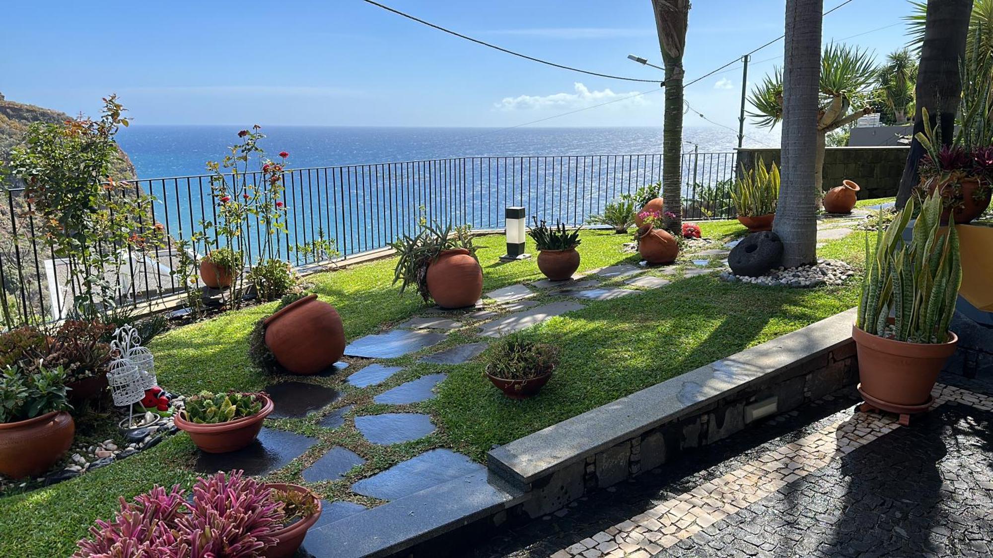 Villa Zeza'S Garden à Calheta  Extérieur photo